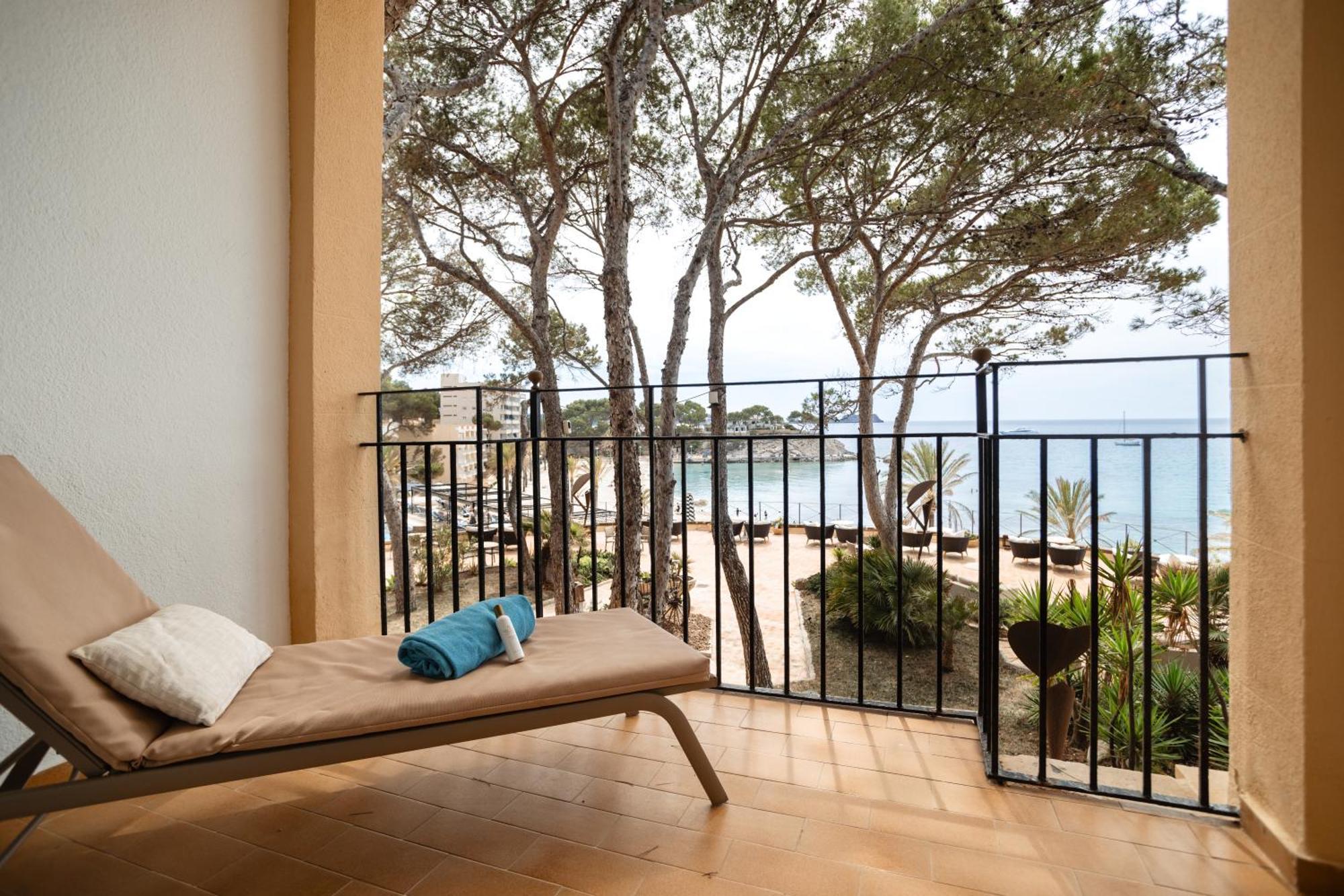 Secrets Mallorca Villamil Resort & Spa - Adults Only Peguera Ngoại thất bức ảnh A room at the hotel