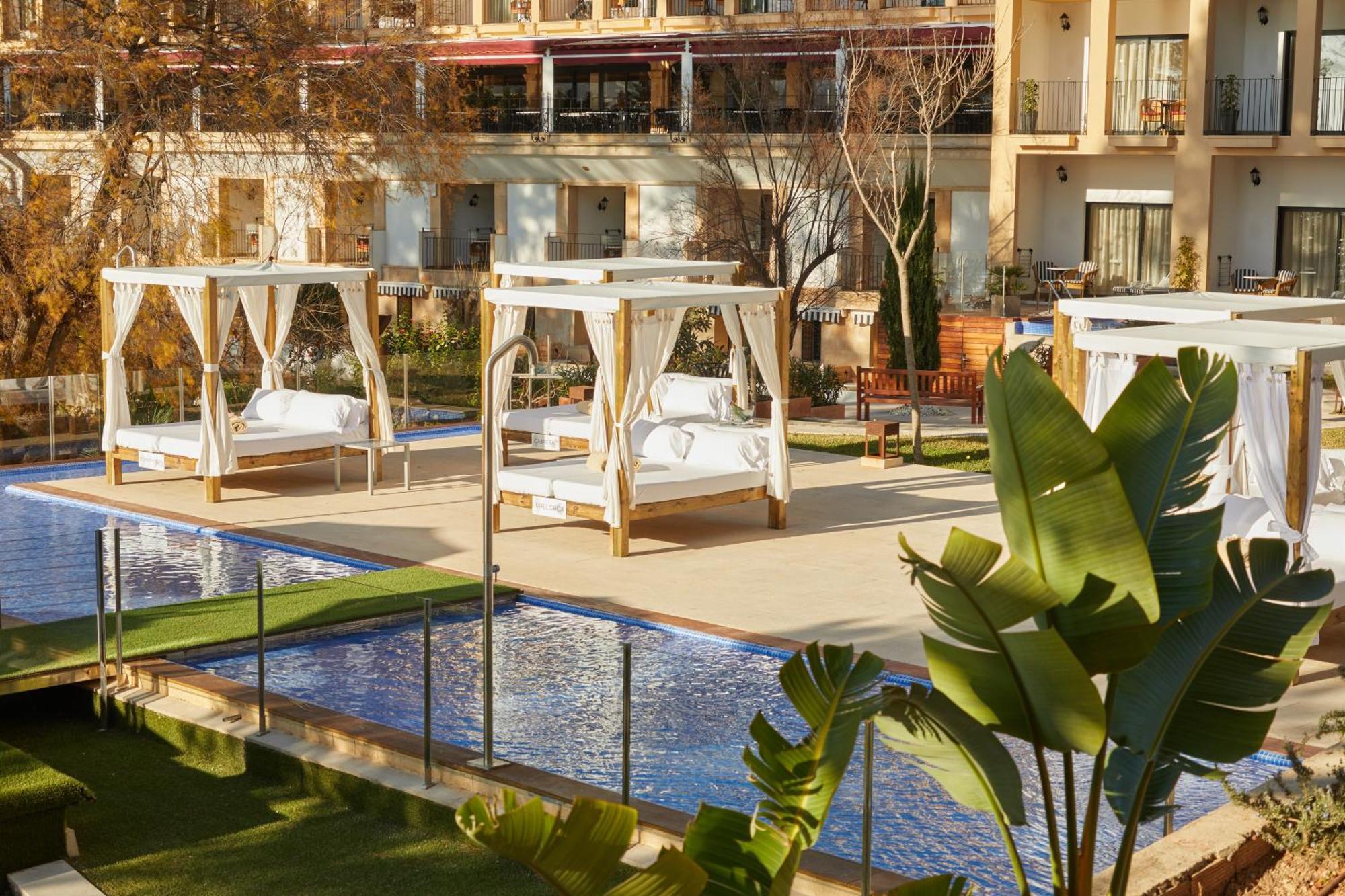 Secrets Mallorca Villamil Resort & Spa - Adults Only Peguera Ngoại thất bức ảnh The pool at the hotel