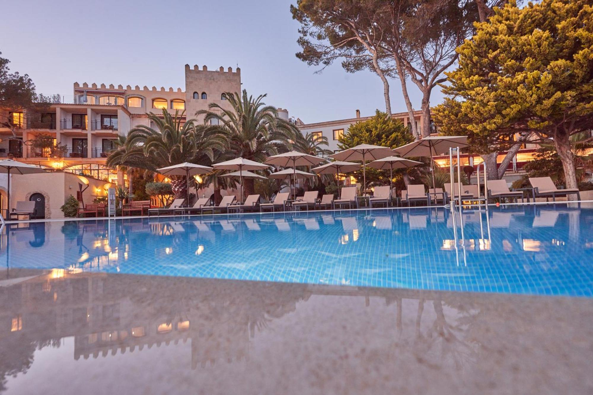 Secrets Mallorca Villamil Resort & Spa - Adults Only Peguera Ngoại thất bức ảnh The hotel's swimming pool