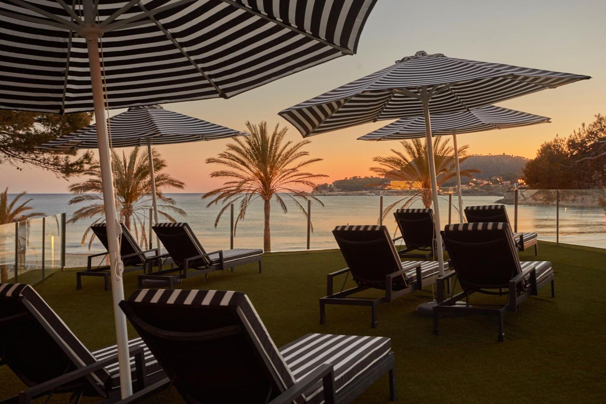 Secrets Mallorca Villamil Resort & Spa - Adults Only Peguera Ngoại thất bức ảnh Sunset at the beach