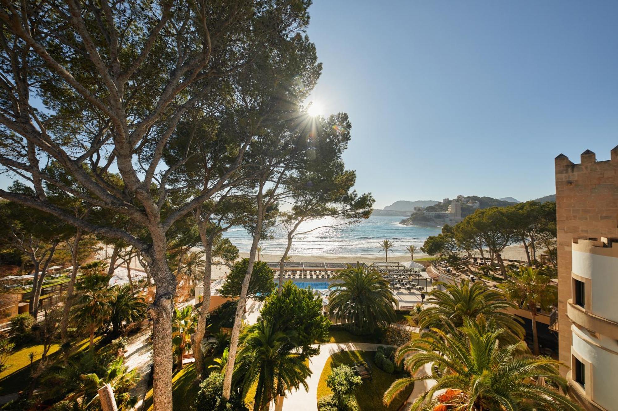 Secrets Mallorca Villamil Resort & Spa - Adults Only Peguera Ngoại thất bức ảnh View of the beach from the hotel